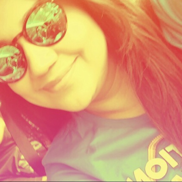 Meet your Posher, Christina - Picture 1 of 1